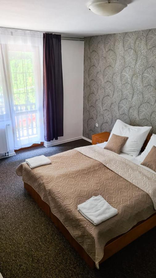 Horský hotel Eva Svätý Jur Exteriér fotografie