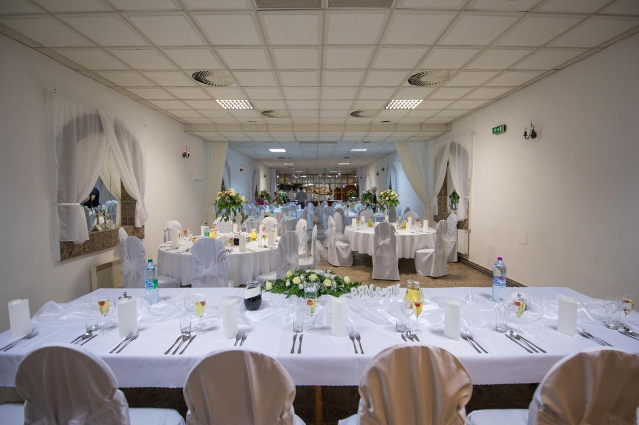Horský hotel Eva Svätý Jur Exteriér fotografie